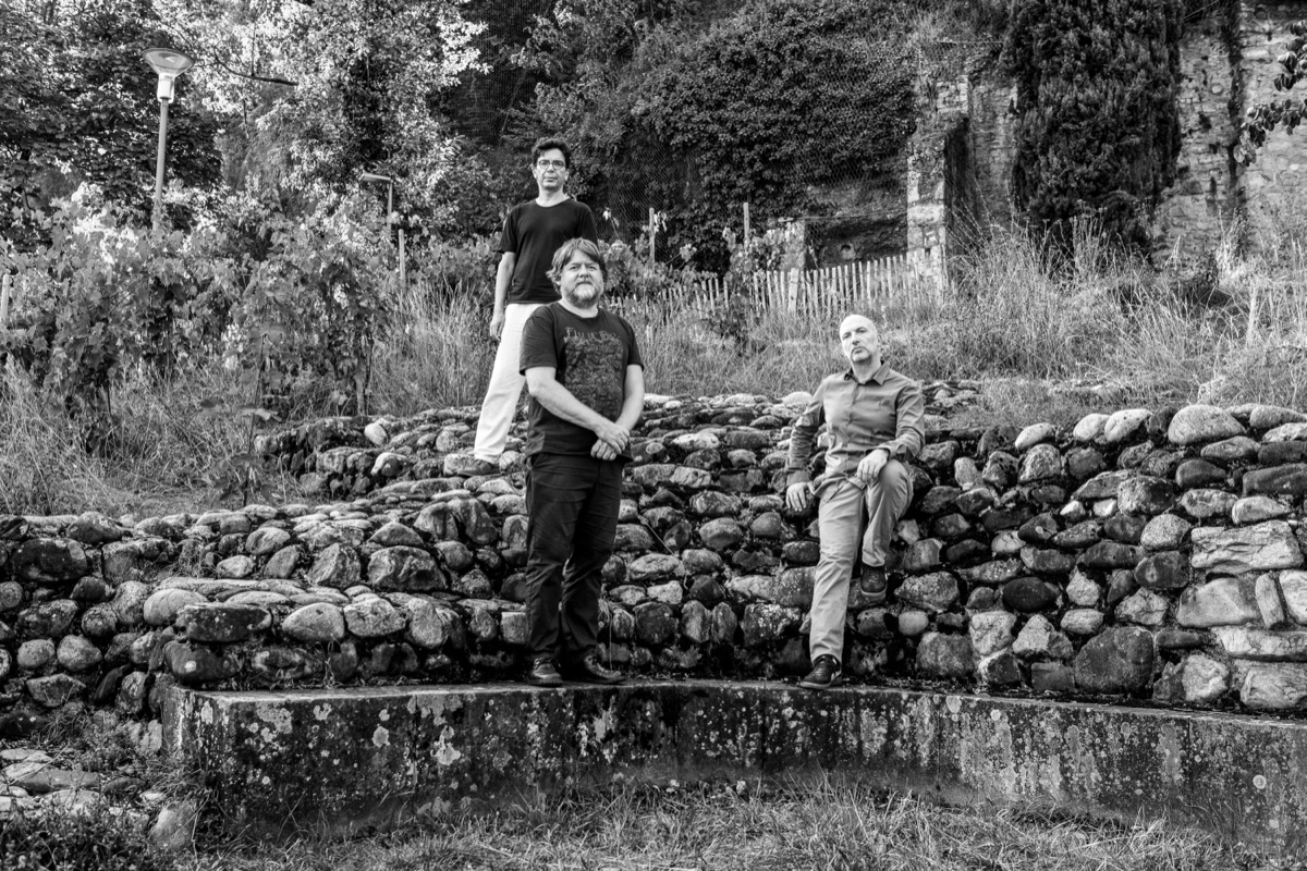 692000 - band photo by Kenza Wadimoff